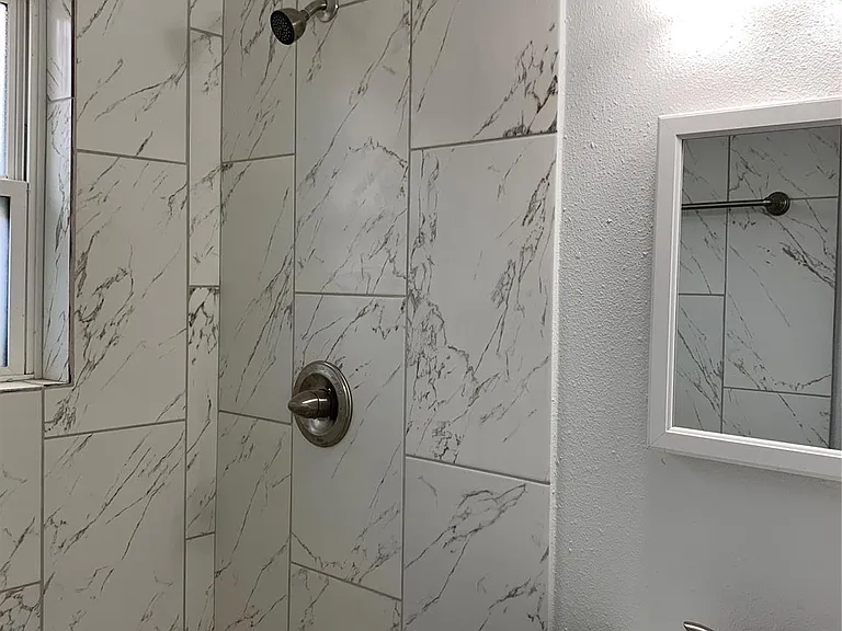2221 Blodgett St — Photo 5