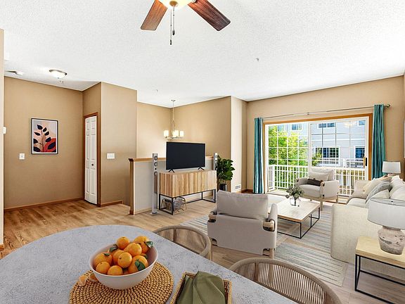 5th image of 428 Willoughby Way W