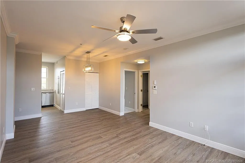 2 bed, 841 sqft, $2,300 — Photo 2