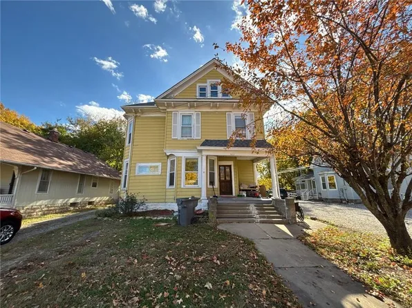 563 E Park St, Olathe, KS 66061