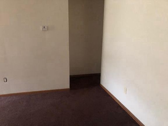 4th image of 3026 Hadley Ave