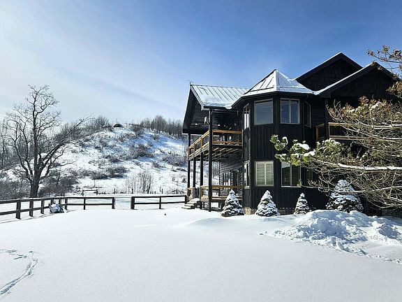 3rd image of 684 Headwaters Rd