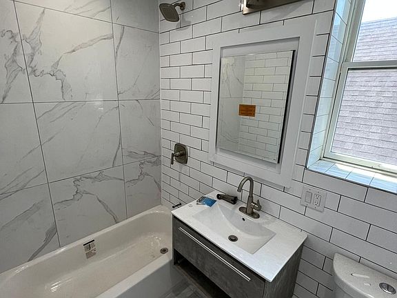 2nd image of 2513 Wallace Ave #3B
