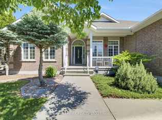 5 Dolomite St, Ottawa, ON K2S 1Y8