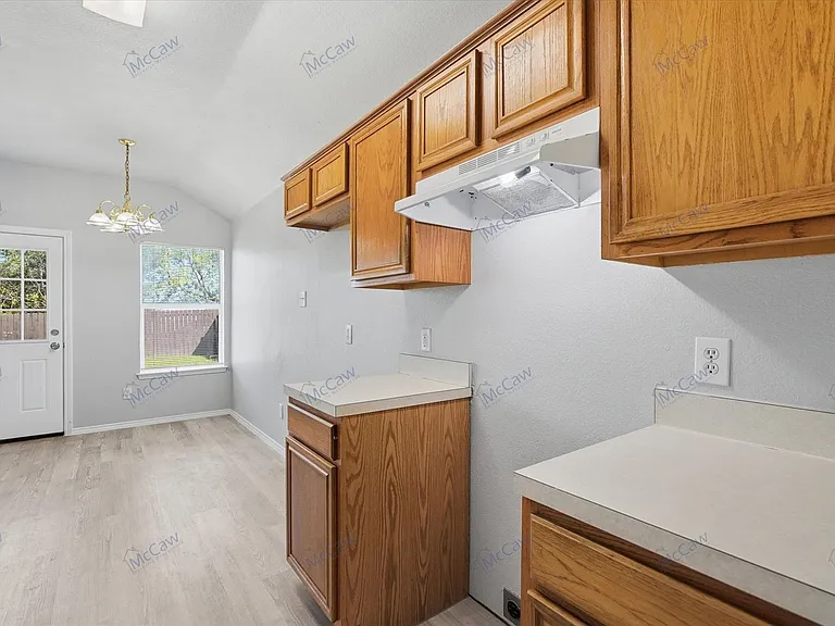 412 Pin Oak Ln — Photo 9