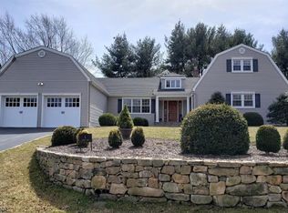 8 Leddell Rd, Mendham, NJ 07945