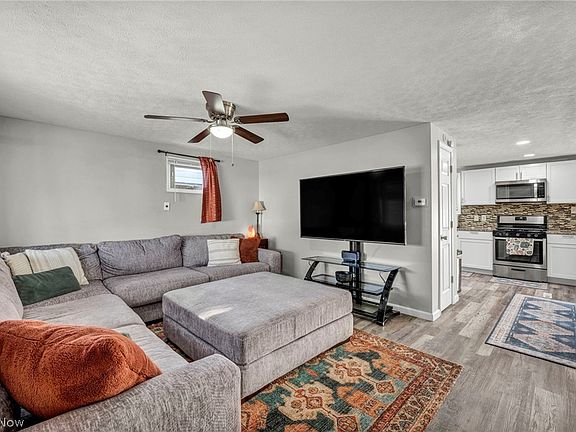 3rd image of 6386 Sandfield Dr
