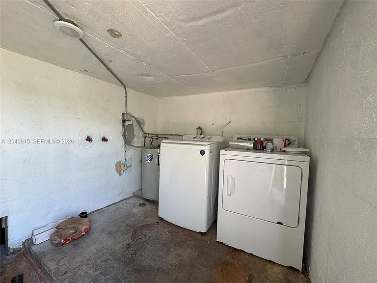 459 SE 3rd St — Photo 15