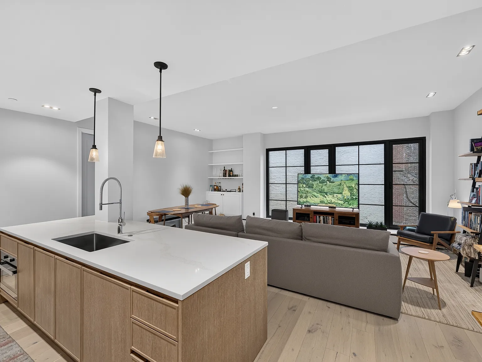 225 West 17th Street — Photo 3