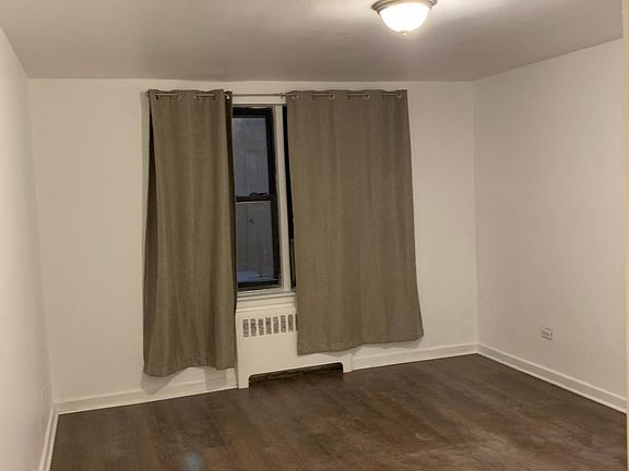 3rd image of 14737 Roosevelt Ave Floor 2