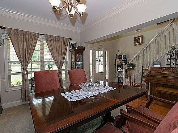 4th image of 1525 Lakeland Dr