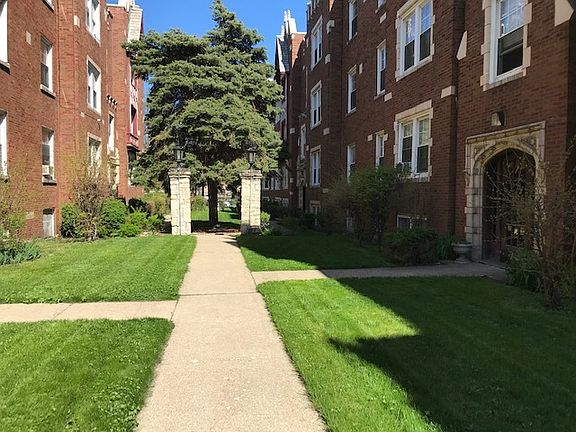 2nd image of 4848 S Drexel Blvd #3W