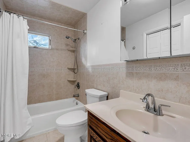 613 Champlain St — Photo 9