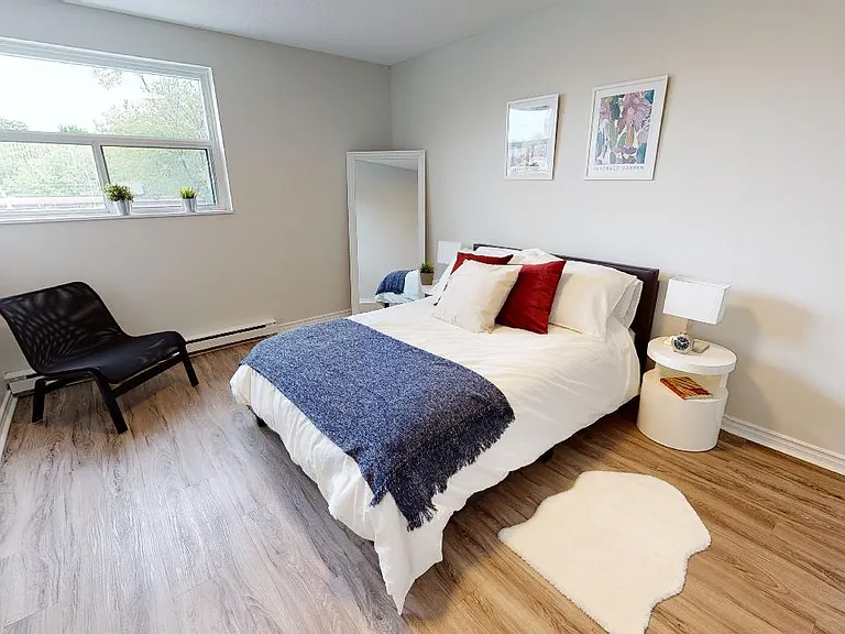 860 Blackthorne Ave — Photo 5
