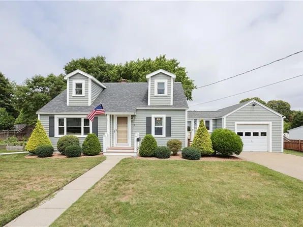 15 Terrace Dr, Bristol, RI 02809