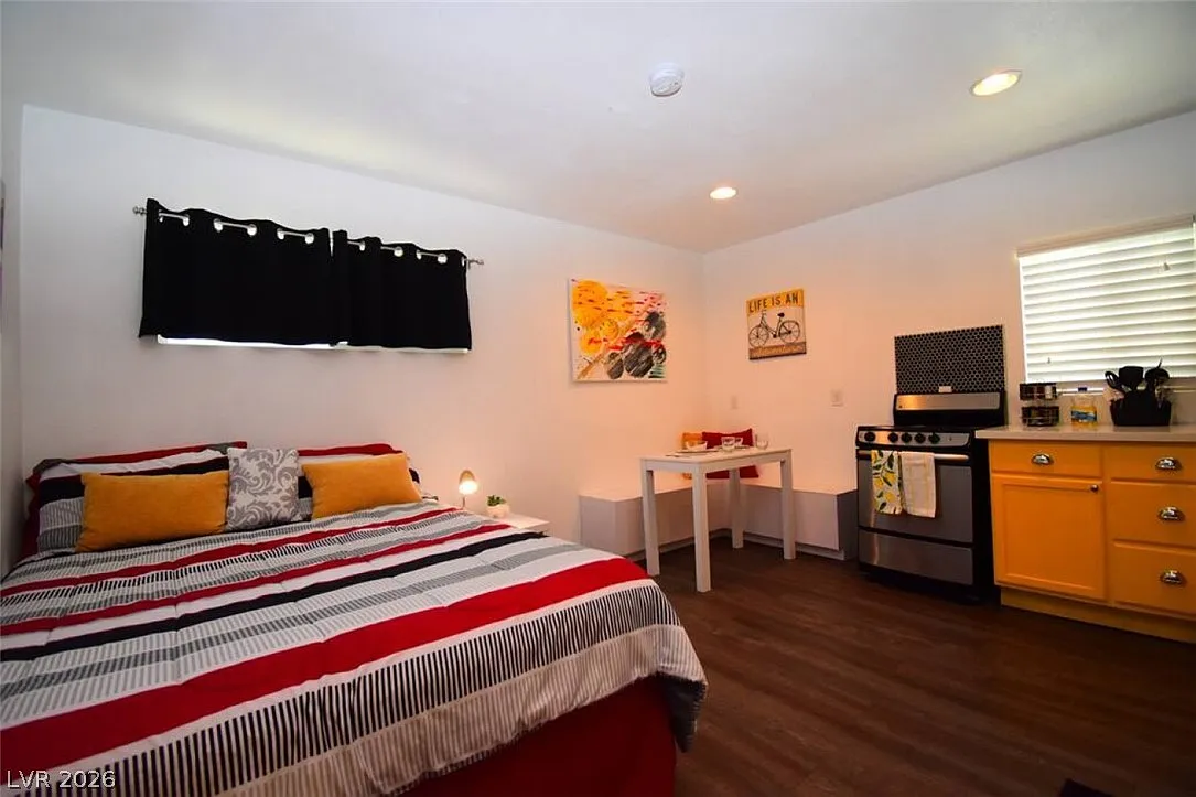 Studio, 400 sqft, $1,150 — Photo 3