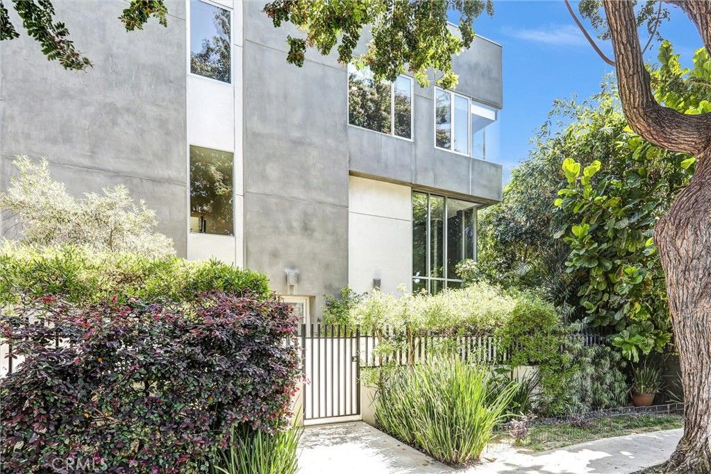 1120 N El Centro Ave APT 5, Los Angeles, CA - View 2