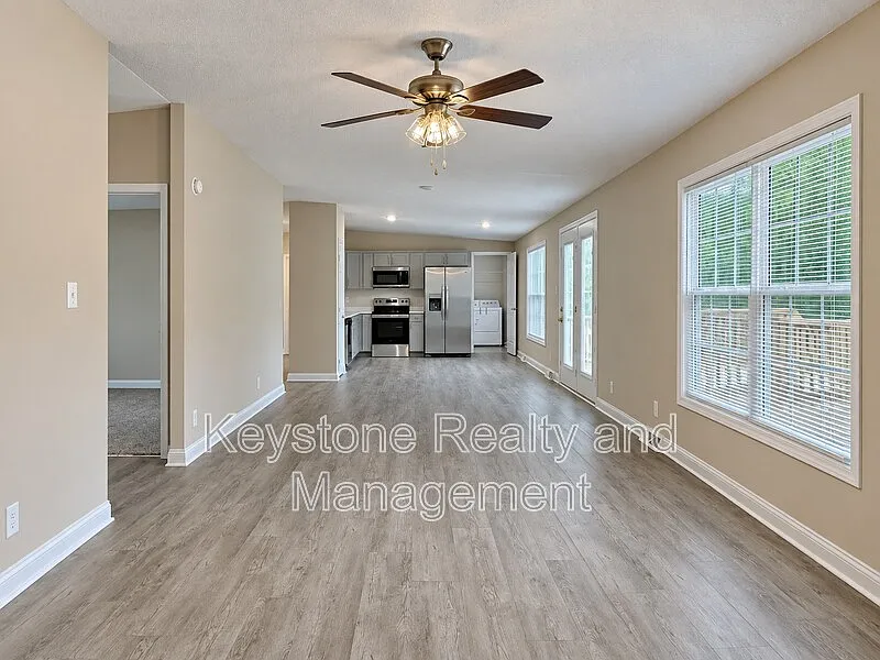 3 bed, 2.0 bath, 1440 sqft, $1,500 — Photo 3