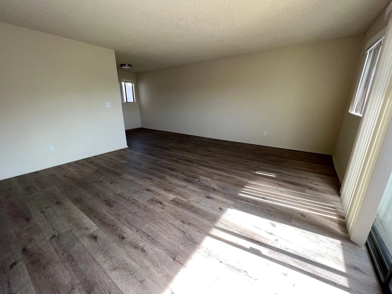 1670 Manning Ave — Photo 2