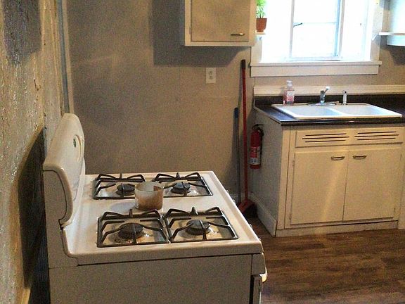 5th image of 520 Woodvale Ave