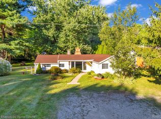 4188 Pine Grove Ave, Fort Gratiot, MI 48059