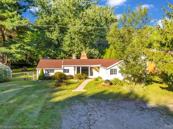 4188 Pine Grove Ave, Fort Gratiot, MI 48059