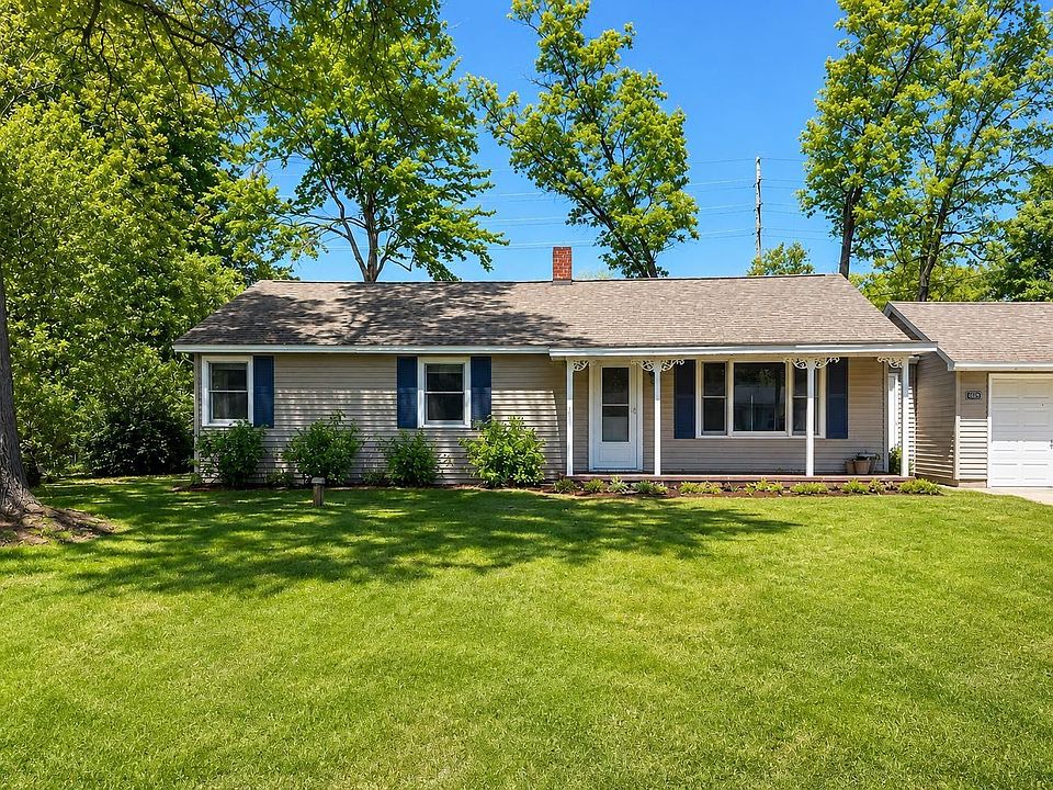 1st image of 1865 Maple Dr