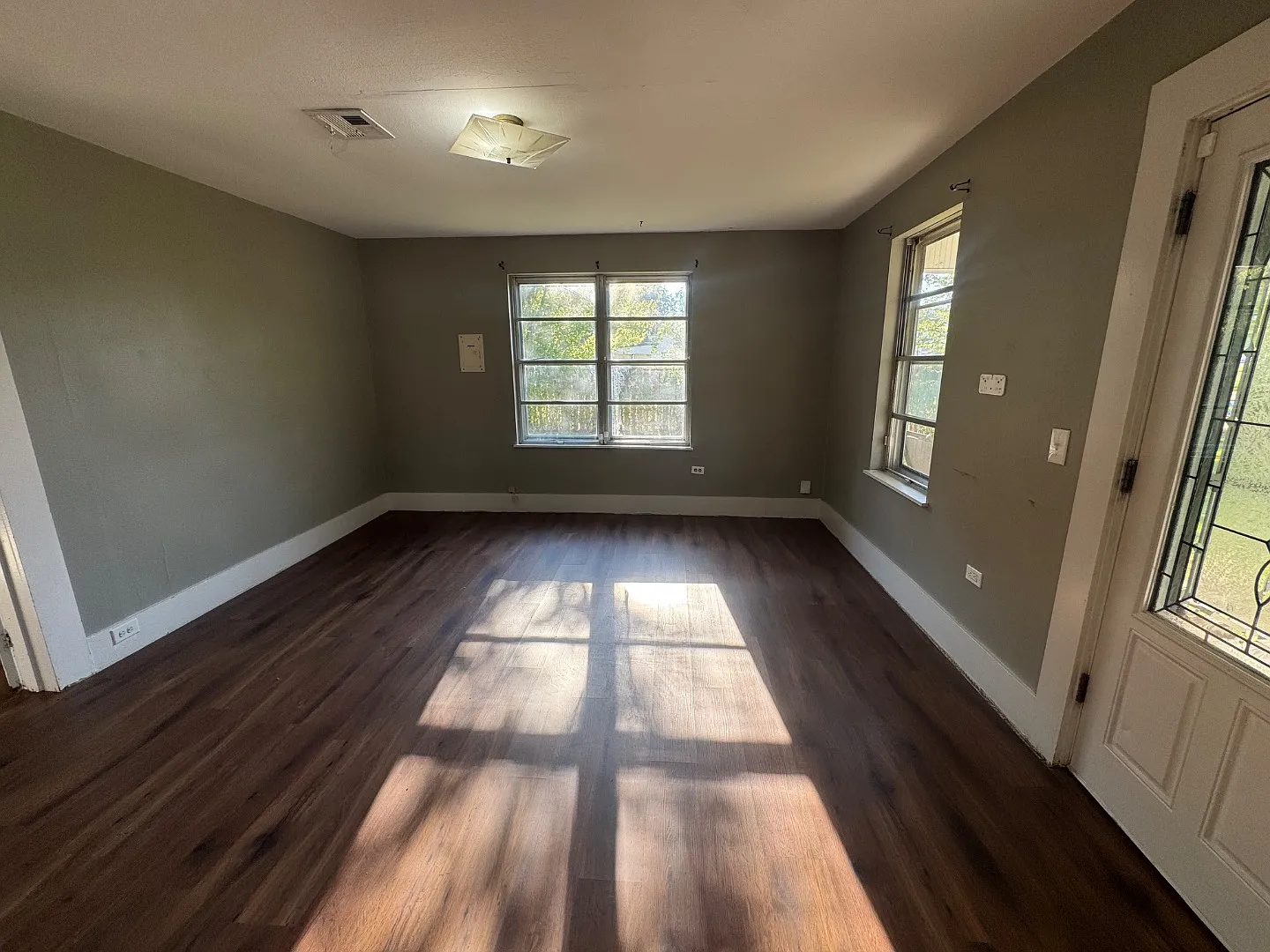 2347 Foster St — Photo 2