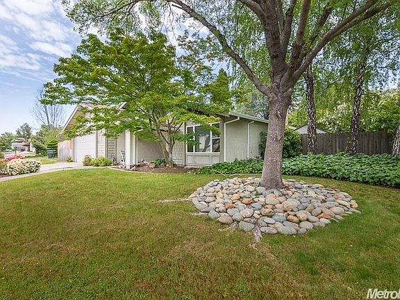 3rd image of 9356 Honeywood Ct
