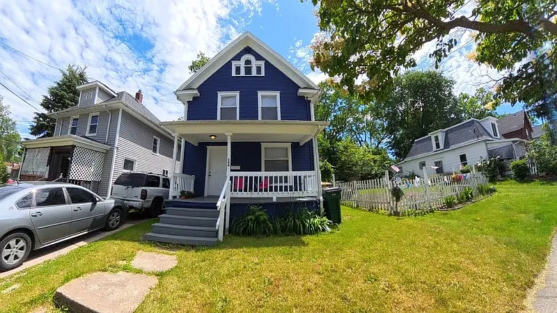 3 bed, 1.0 bath, 1134 sqft, $1,245 — Photo 2