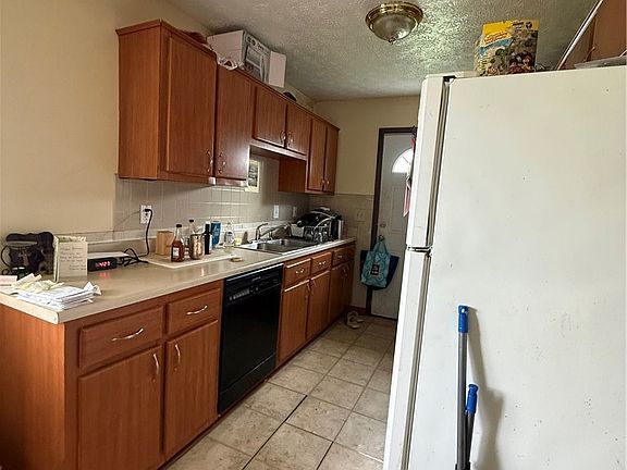 3rd image of 23740 Lake Shore Blvd