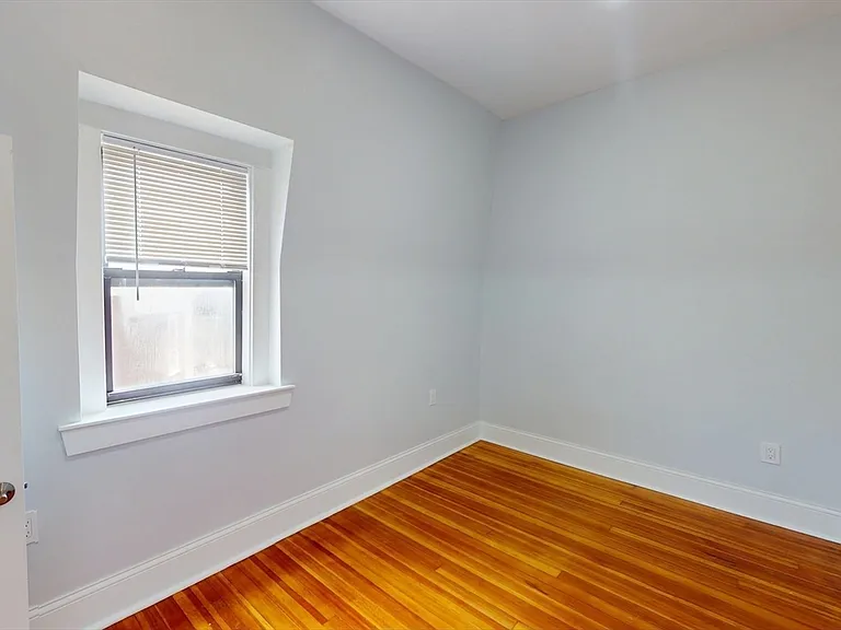 14 King St #3 — Photo 12