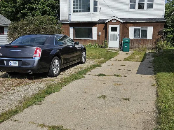 2477 S Townline Rd, Houghton Lake, MI 48629