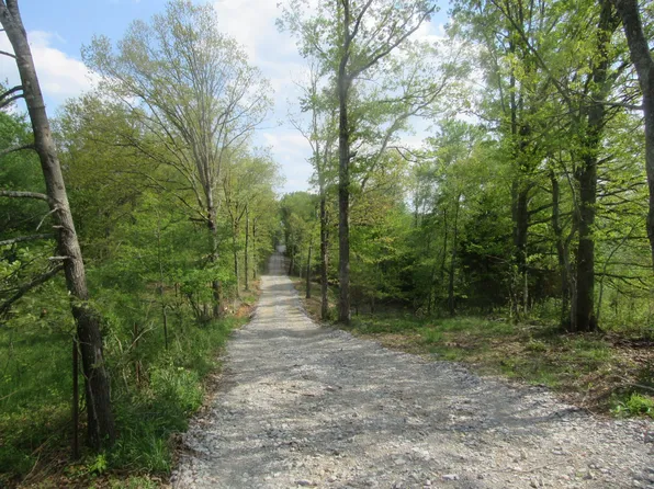 1 Old Nashville Hwy, Mc Ewen, TN 37101