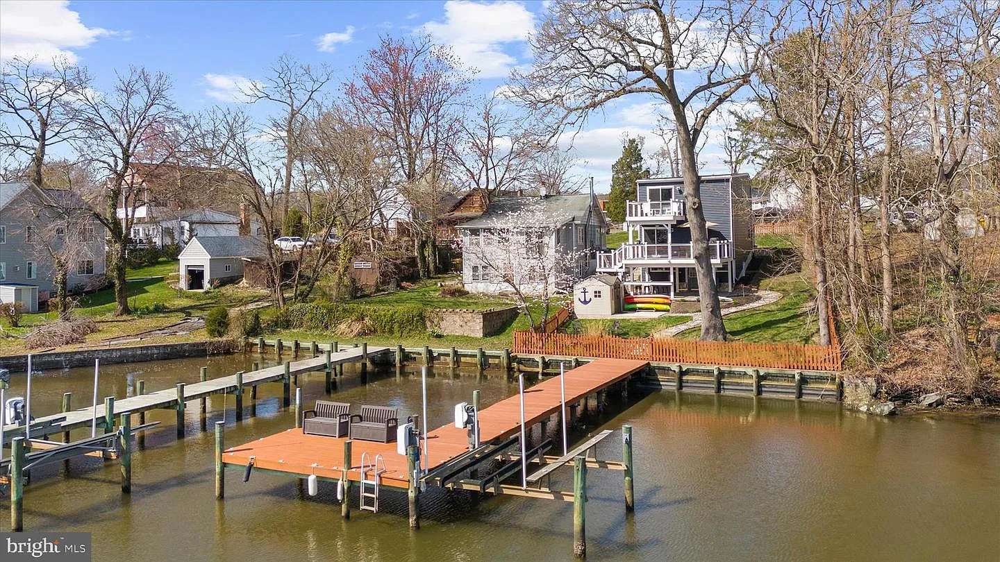 787 Powhatan Beach Rd photo 1