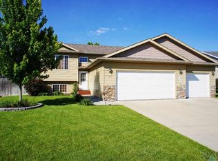 1324 W Meadowbrook Trl, Brandon, SD 57005