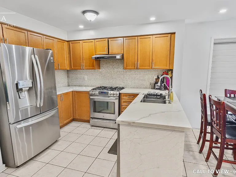 44 Thackery Dr — Photo 2