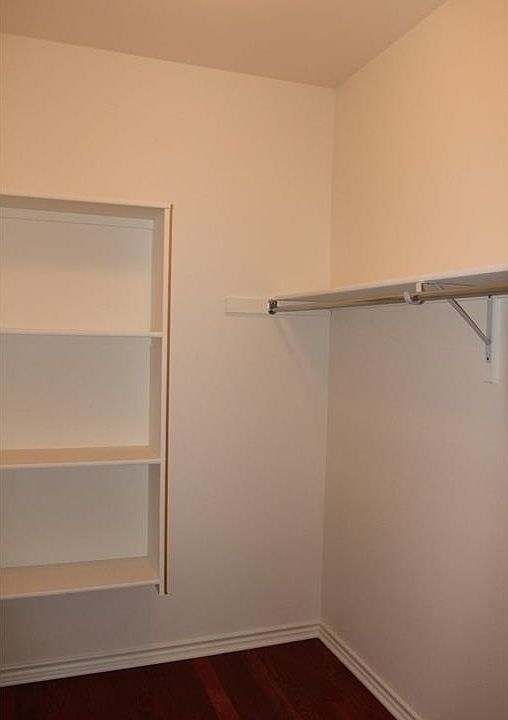2nd image of 9572 Kingsway Cir #1