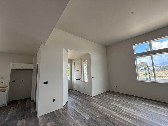 3rd image of 3063 Wellington Ave