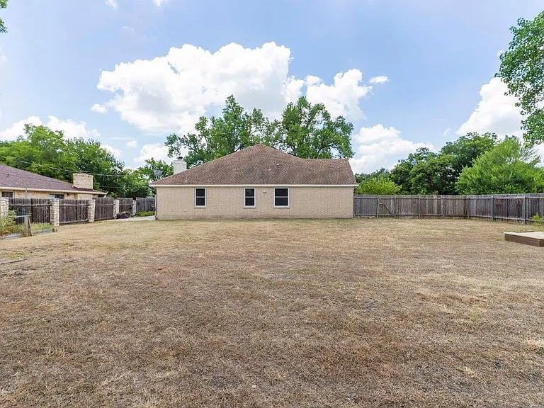 13213 Villa Park Dr — Photo 32