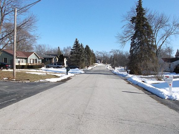 5th image of 382 Birchwood Dr
