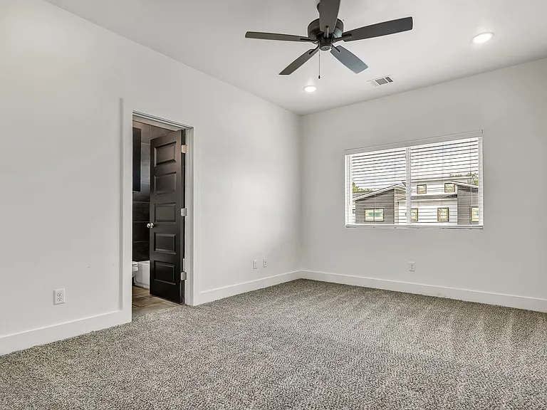 211 Lynn Dr — Photo 25