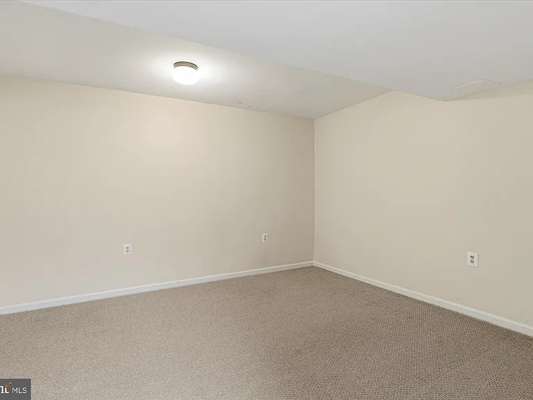9708 Locust Hill Dr — Photo 46