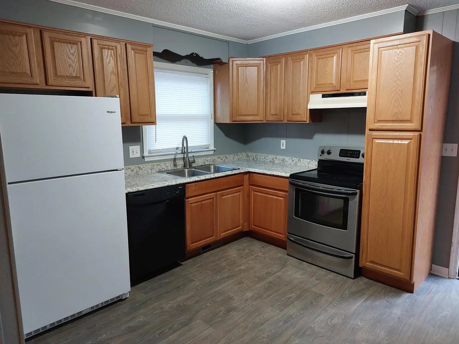 3 bed, 1.5 bath, 1193 sqft, $1,675 — Photo 4