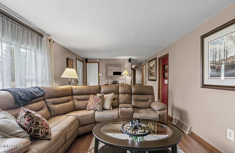 5th image of 144 Haswell Road
