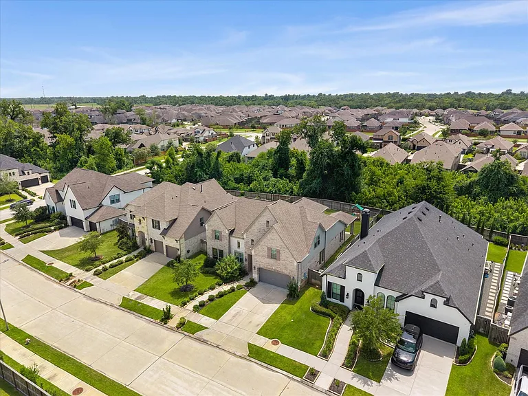 1911 Golden Leaf Dr — Photo 36