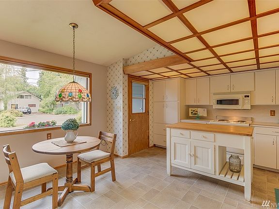 5th image of 2129 Woodcrest Dr SE