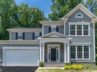 1936 Leonard Rd, Falls Church, VA 22043