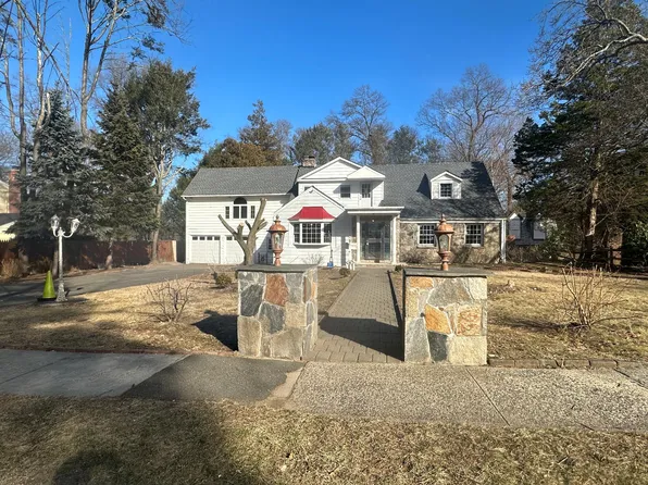 45 Woodmere Rd, Stamford, CT 06905