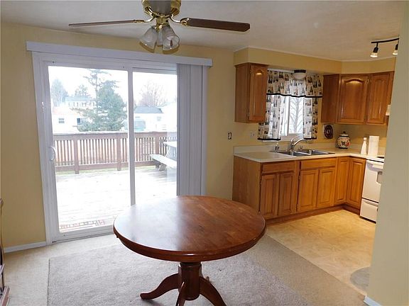 5th image of 17 Coachlight Cir